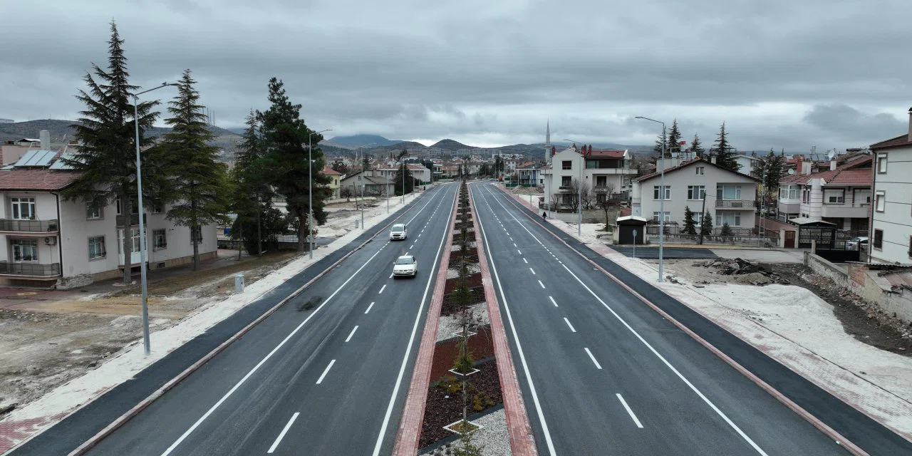 Konya’da sürücülerin kafasını karıştıran yol!