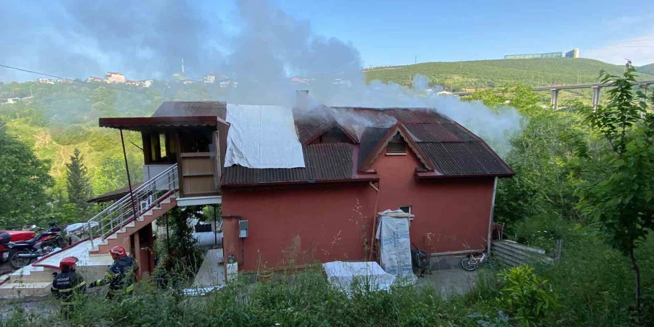 Kocasının evini yakıp yangını izledi