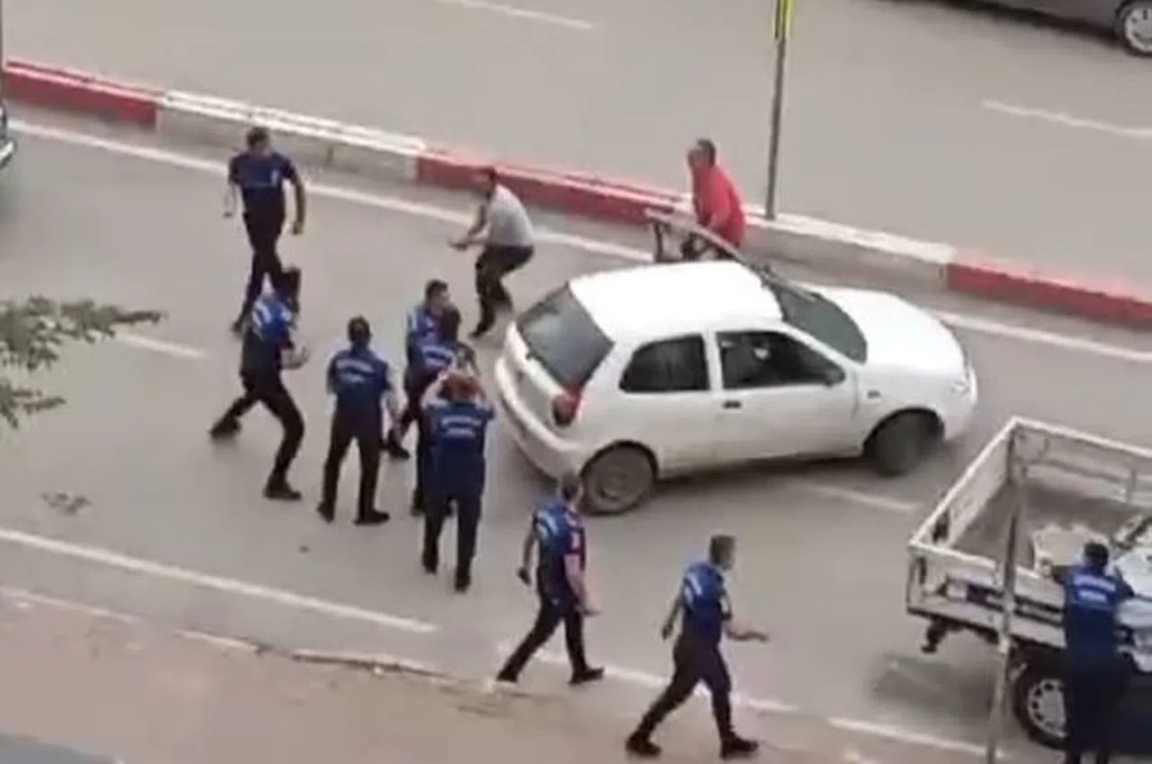 Tabelasına el konulan esnaf zabıtaya bıçakla saldırdı