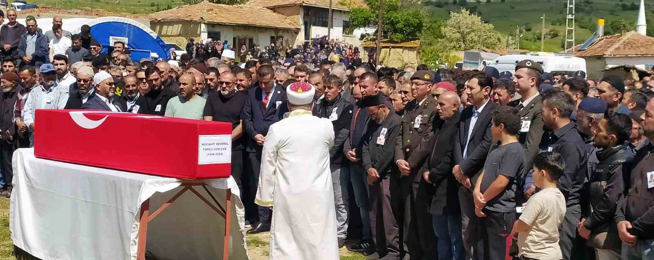 Trafik kazasında hayatını kaybeden Uzman Çavuş son yolculuğuna uğurlandı