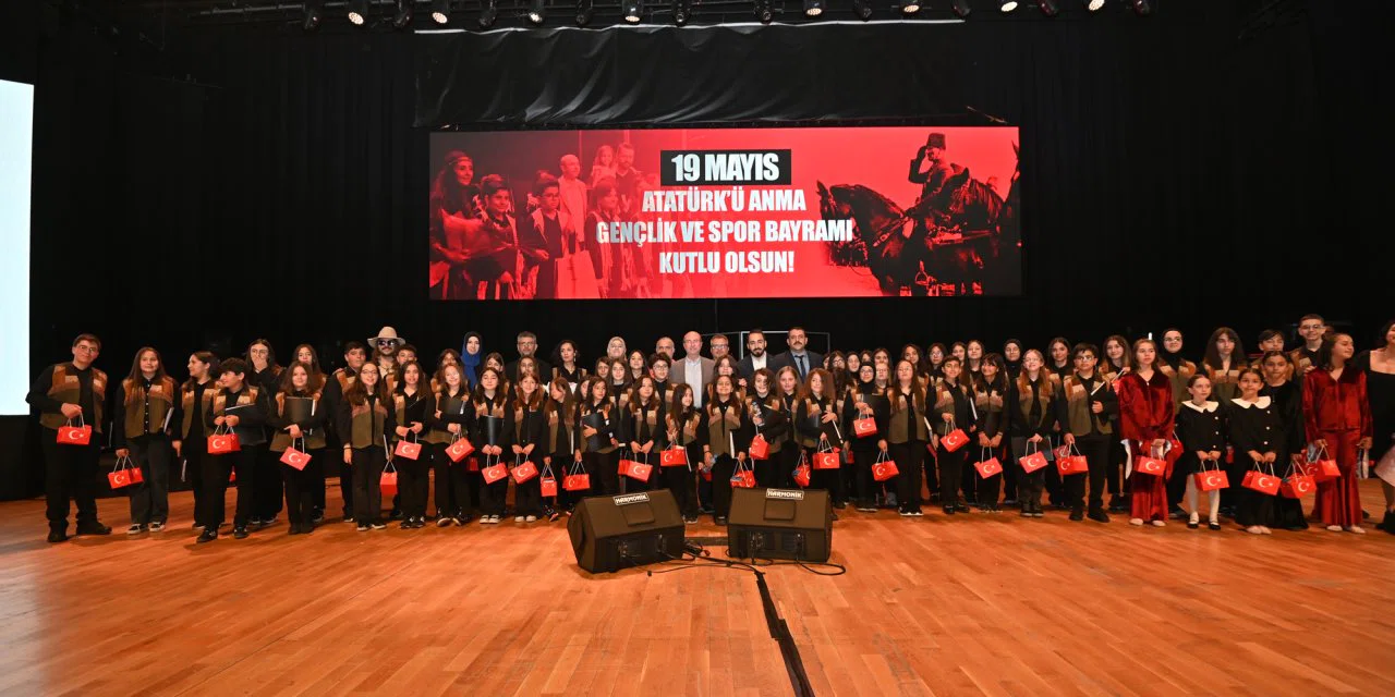 Konya'da Cem Karaca'nın şarkıları kulakların pasını sildi