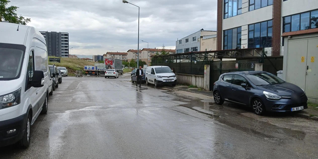 Bu yolda sürekli trafik kazası oluyor
