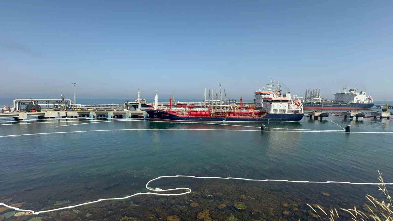 Denize 12 bin litre mazot sızdı