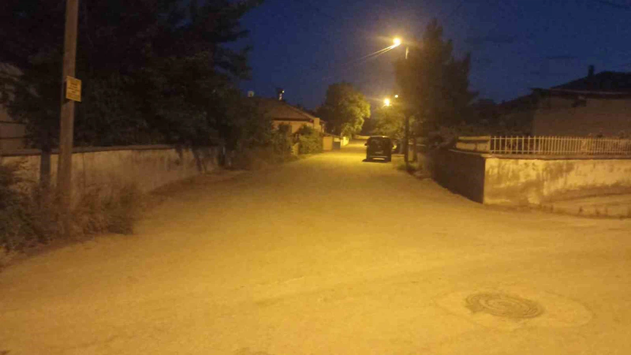 Vatandaşlar depremin ardından sokaklara çıktı