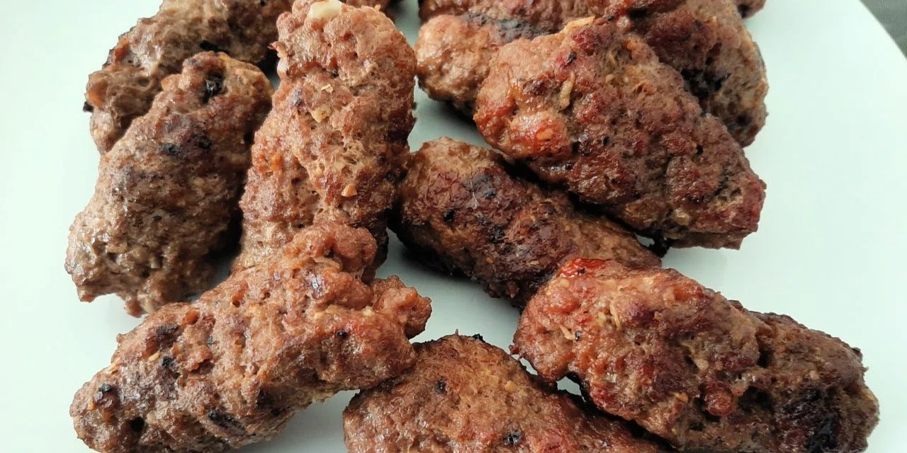 Bosna'nın lezzetli köftesi: Cevapi nasıl yapılır? İşte lezzetli Cevapi yapmanın yolu