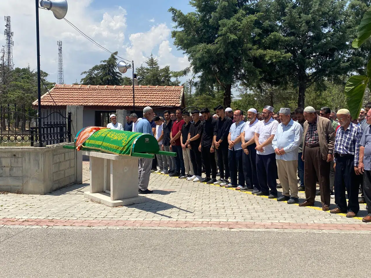Konya'da öldürülen kadın, son yolculuğuna uğurlandı