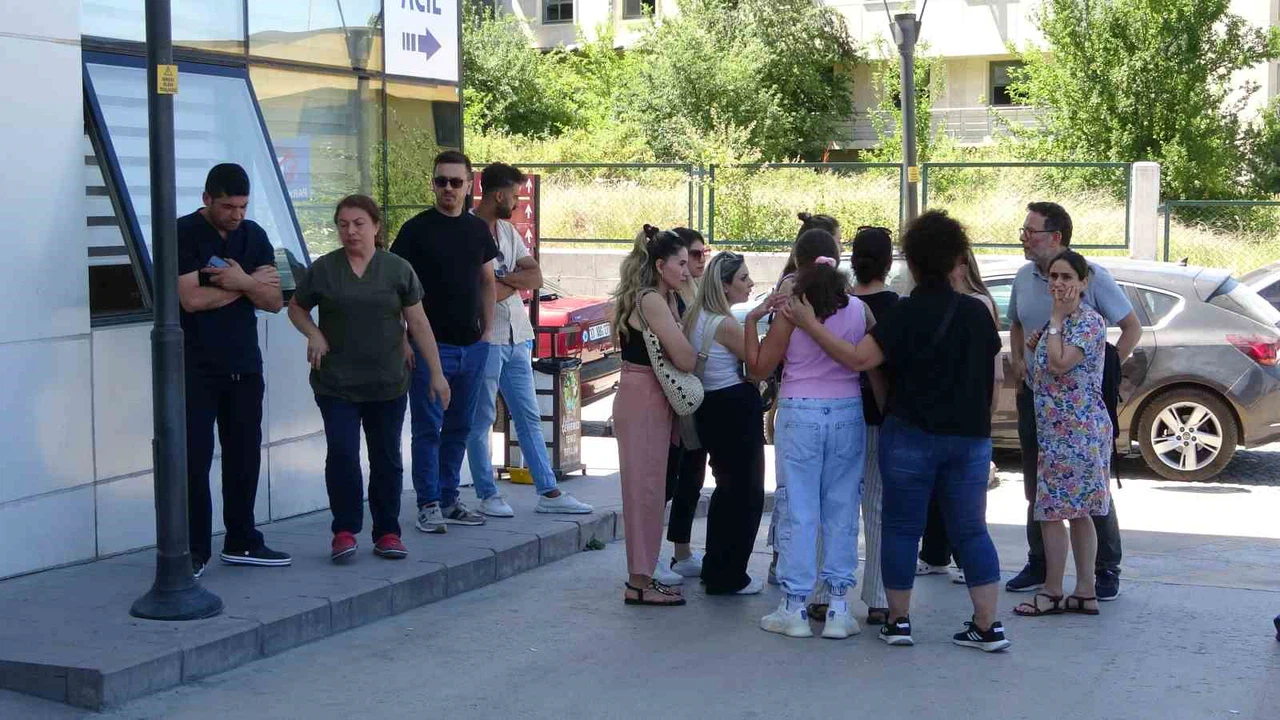 Kapatılan kolejin yöneticileri görüşmek için çağırdıkları öğretmenleri darp etti