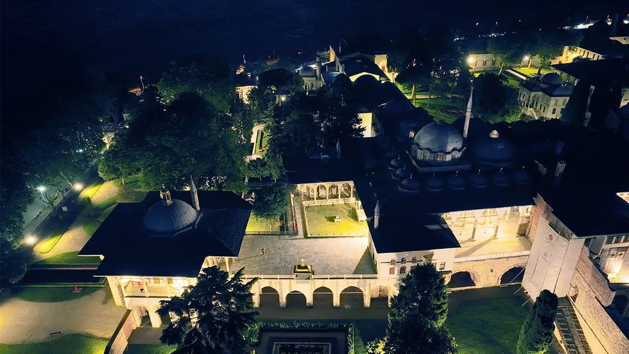 Topkapı Sarayı’nın kapıları ilk kez gece ziyaretlerine açıldı