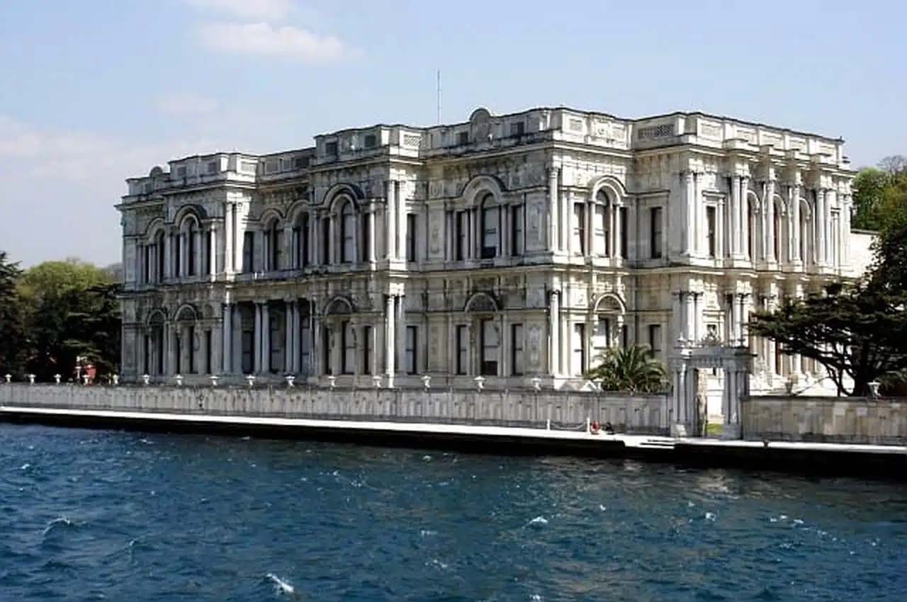 Milli Sarayları yılın ilk 6 ayında 3 milyon 945 bin 741 kişi ziyaret etti