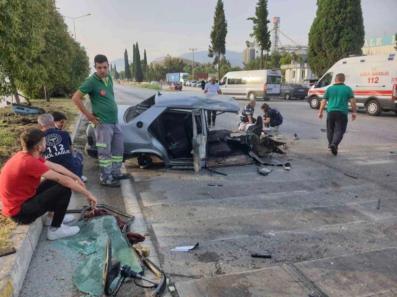 Freni patlayan otomobilden geriye demir yığını kaldı: 5 yaralı
