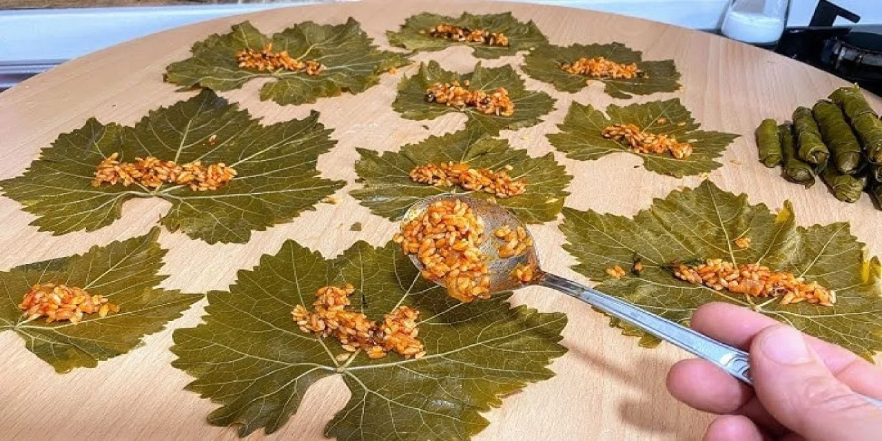 Azerbaycan'da sarma böyle hazırlanıyor ve lezzeti çok daha farklı oluyor! Dağılma sorunu da yok