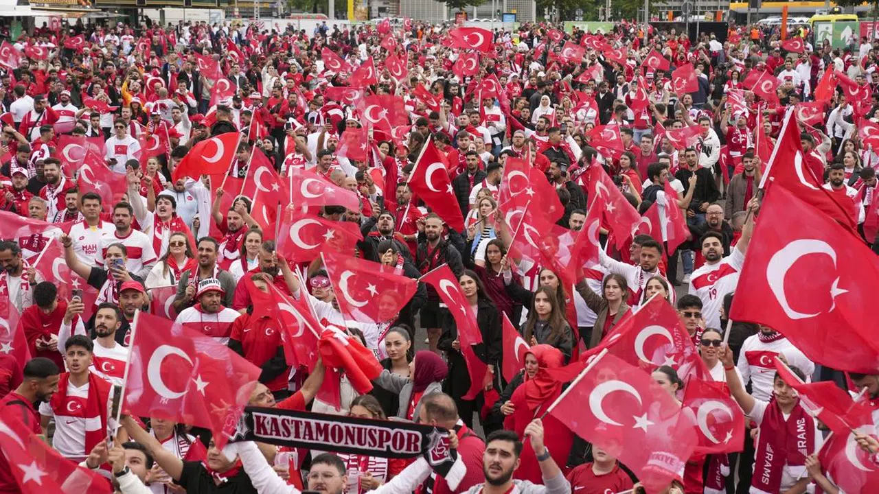 A Milli Takım’a Berlin’de coşkulu karşılama