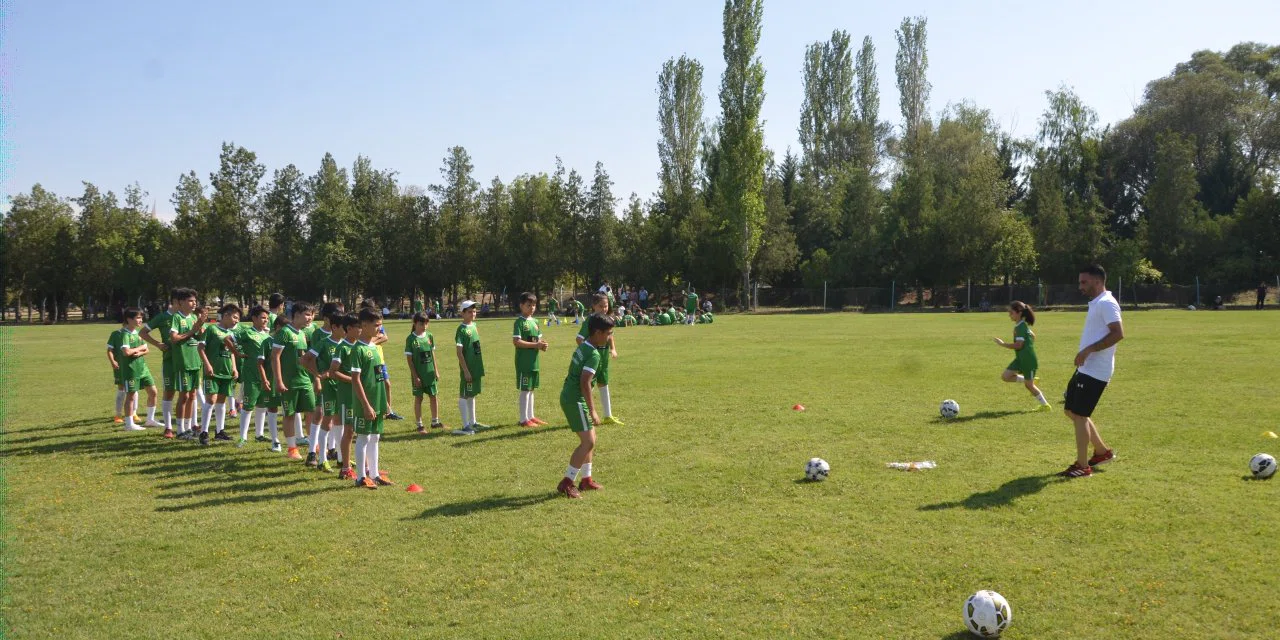 Ereğli Belediyesi'nin Yaz Spor Okulu'na yoğun ilgi