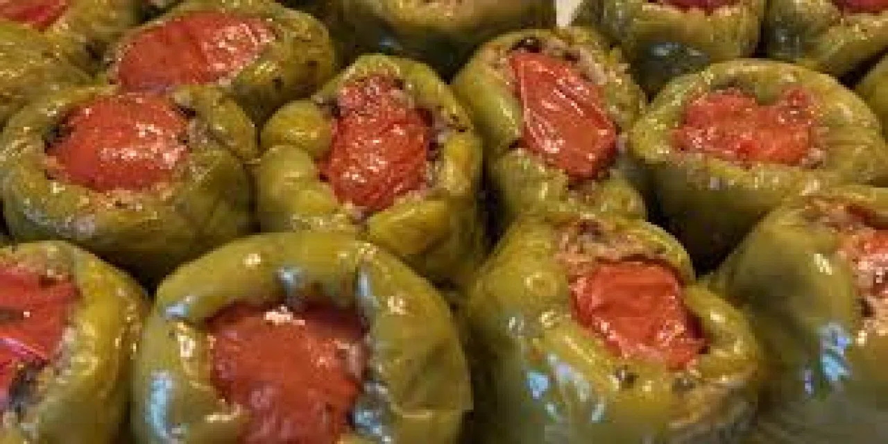40 yılı aşkındır aynı tarifi kullanıyor. Emin ustanın lezzetli biber dolmasının sırrı
