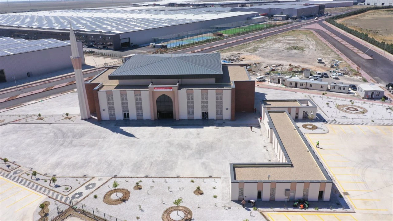 Konya sanayisindeki dev cami: Mimarisi ile dikkat çekiyor