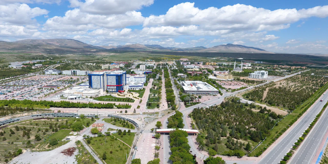 Selçuk Üniversitesi'nin yeni rektörü Prof. Dr. Hüseyin Yılmaz kimdir?