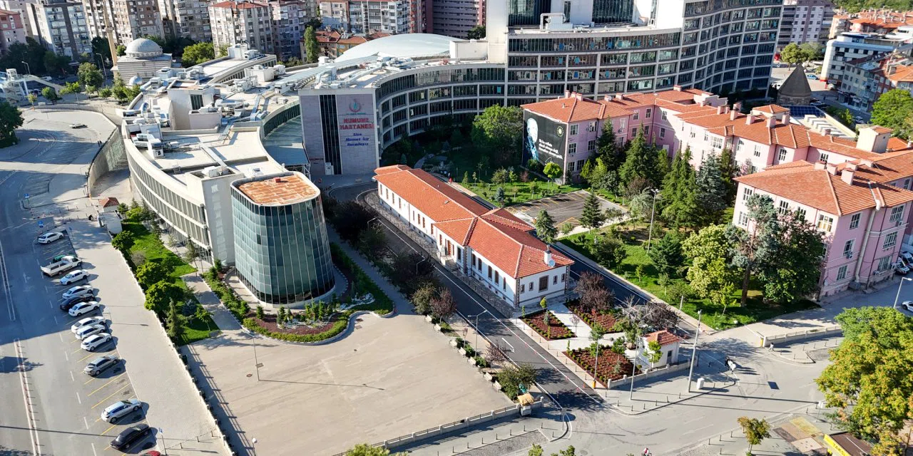 Konya'daki 109 yıllık tarihi bina alternatif tıp ile şifa dağıtacak