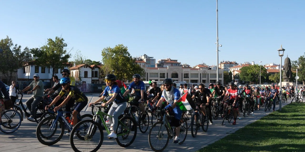 Konya'da dev protesto! Pedallar Gazze için döndü
