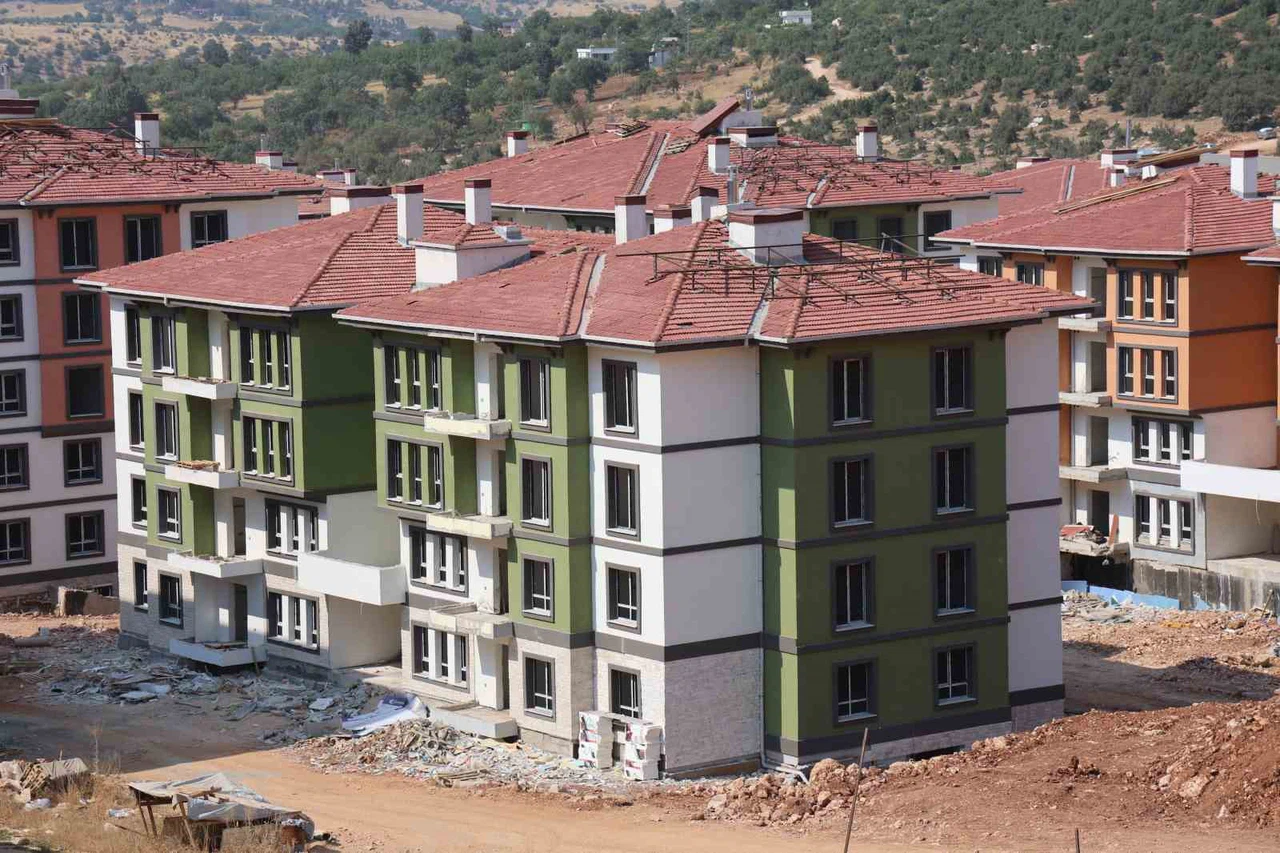 Deprem bölgesindeki çarklar 'inşaat sektörü'yle dönüyor