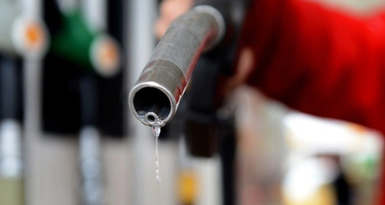 Benzine yüzleri güldürecek indirim geliyor