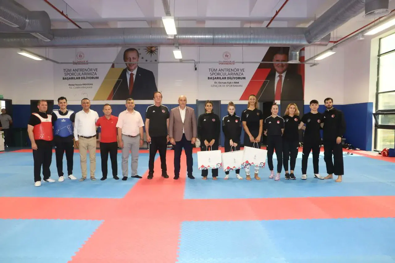 Konyalı sporcular Paris 2024 Olimpiyat Oyunları’na uğurlandı