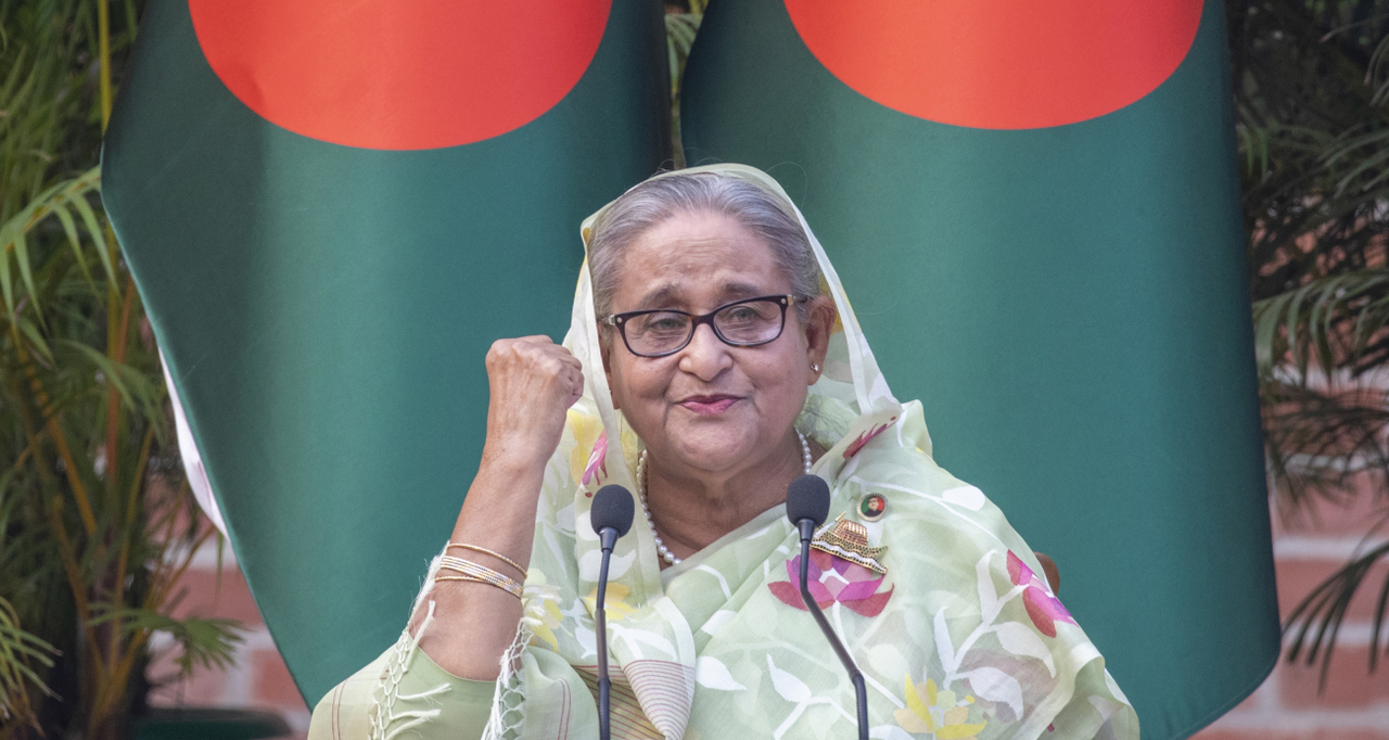 Bangladeş’te Başbakan Hasina istifa etti! Hindistan’a kaçtı