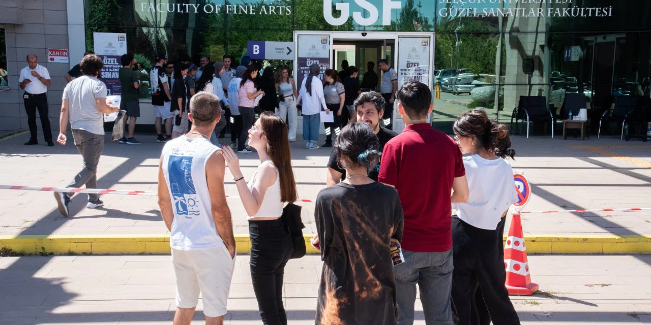 Selçuk Üniversitesi'nde öğrenciler sınavda ter döktü