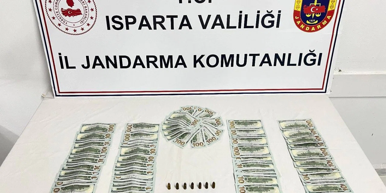 Sahte dolarla yakalanan şahıslar sınır dışı edildi