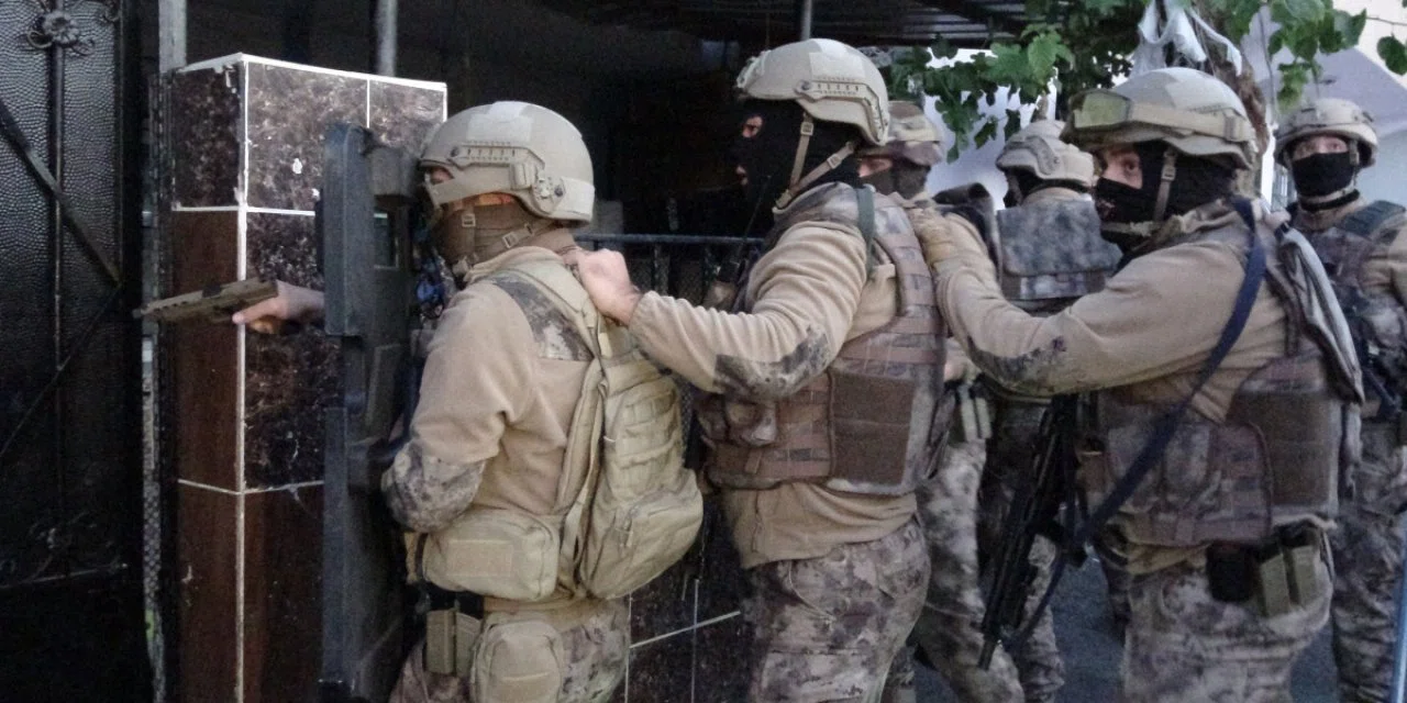 İnterpol’ün aradığı şüpheliler Türkiye'de yakalandı