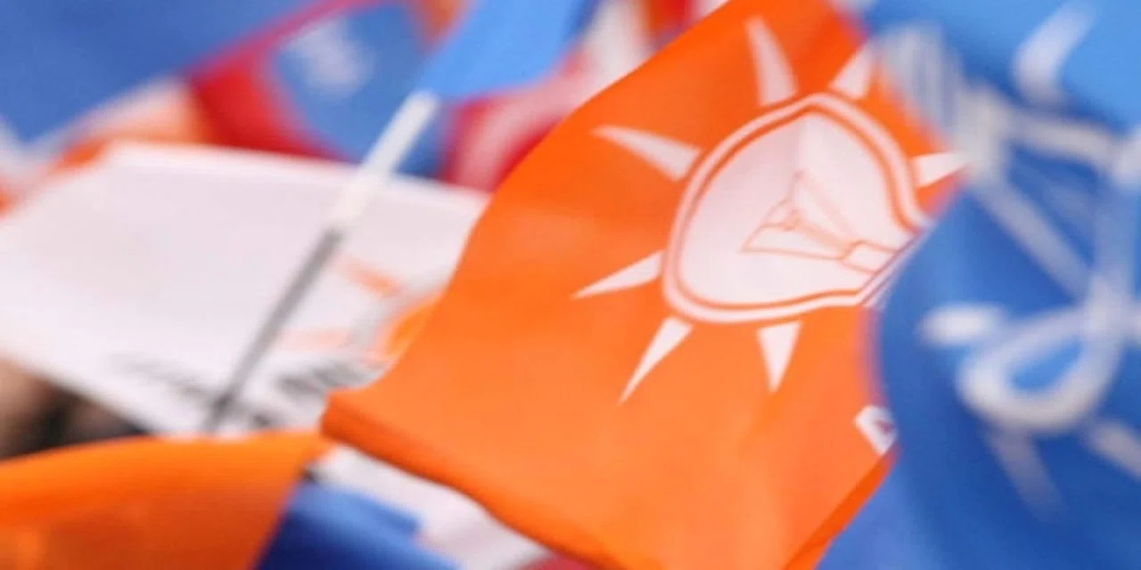 Ak Parti'den o şehirde 3 istifa geldi