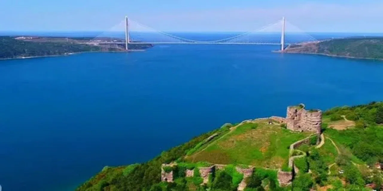 Yoros Kalesi hangi köprüyü görüyor?