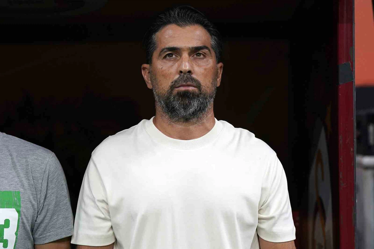 İlhan Palut Konyaspor'a rakip oluyor. Müsabaka Erzurum'da oynanacak