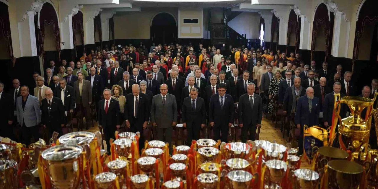 Galatasaray yaş günün kutladı