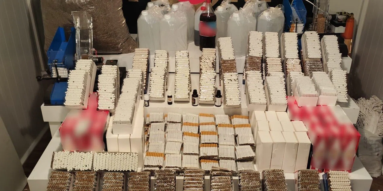 Durdurulan TIR'dan tonlarca kaçak tütün çıktı