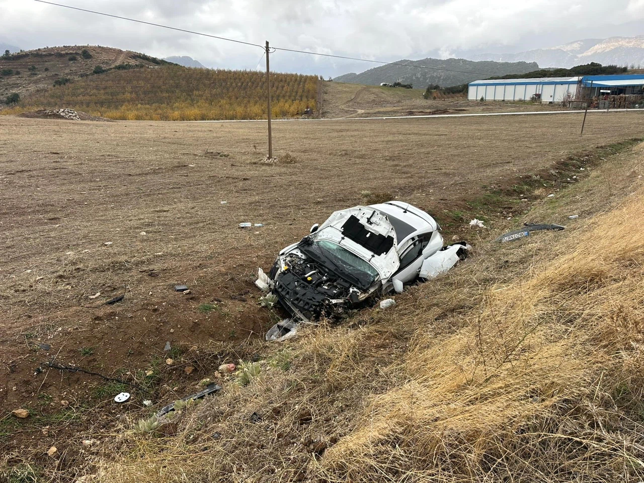 Isparta'da iki otomobil çarpıştı: 7 yaralı
