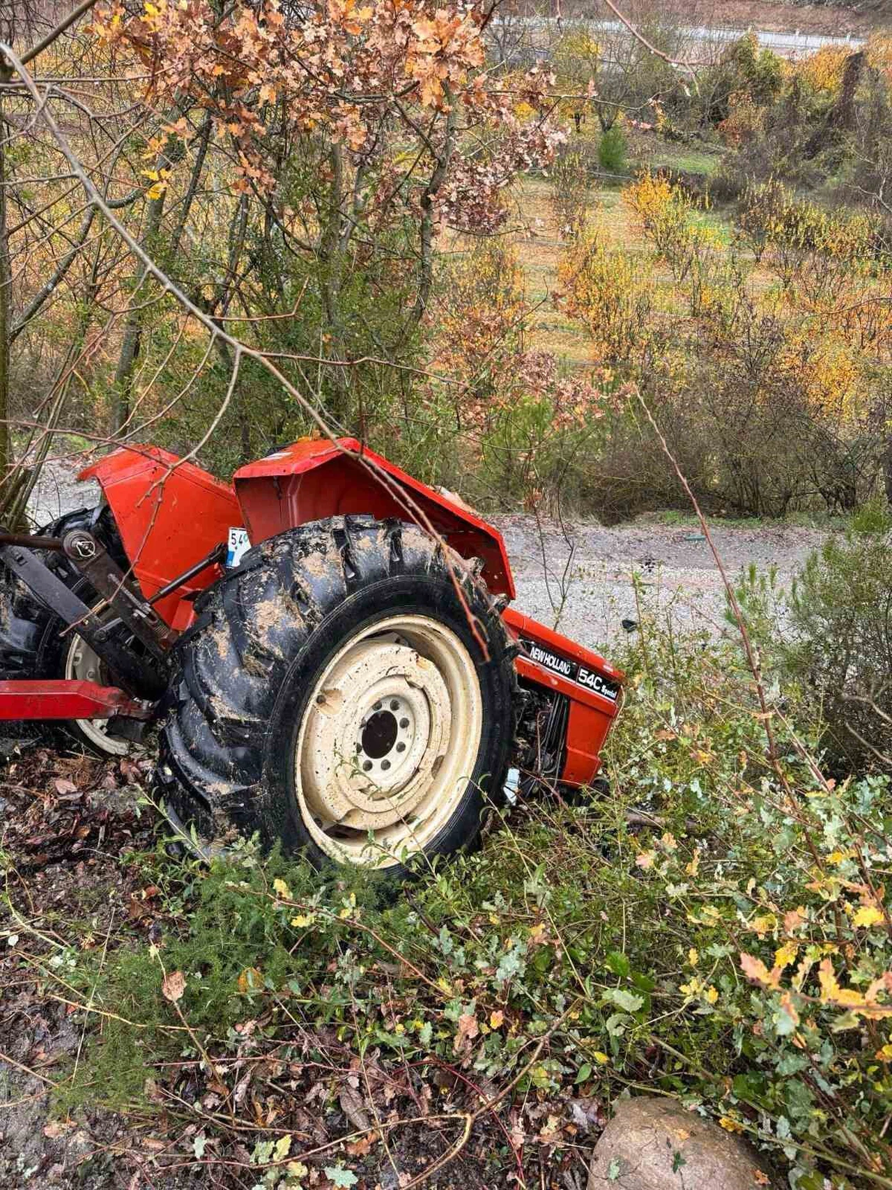 Ehliyetsiz sürücünün kontrolünden çıkan traktör devrildi: 1 ölü, 3 yaralı