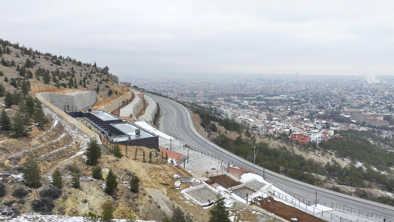 Konyalılar artık manzarayı buradan seyredecek. İçinde her türlü imkan var