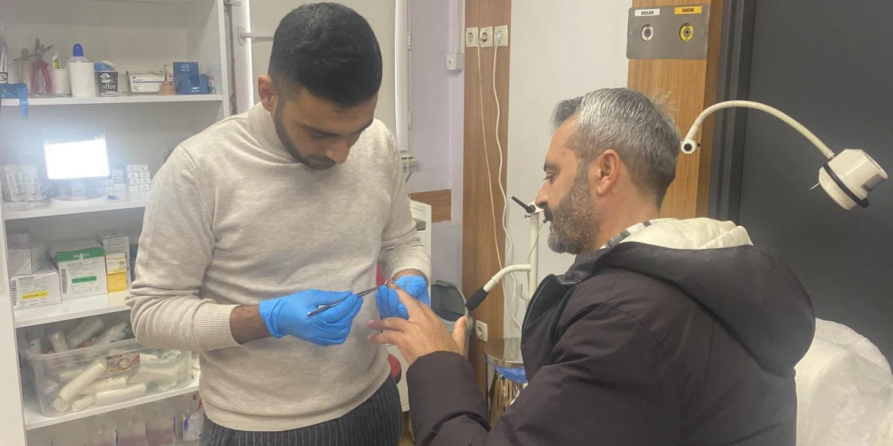 Kopan Parmak 1,5 Saatlik Başarılı Operasyonla Yerine Dikildi