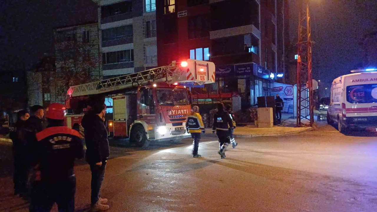 5 katlı binanın çatısında intihara kalkışan şahsı polis ekipleri ikna etti