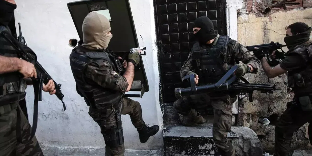 43 ilde terör operasyonu düzenlendi 240 kişi yakalandı