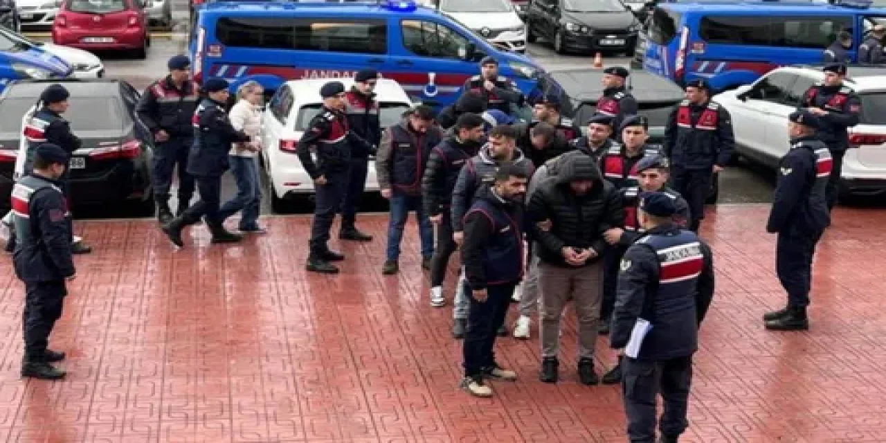 'Kalkan-34' operasyonunda düzensiz göçmenlere büyük vurgun: 904 kişi yakalandı