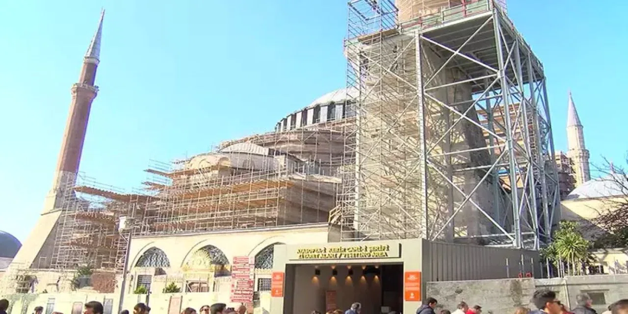 Ayasofya-i Kebir Camii Şerifi'nde 2'nci etap restorasyon çalışmaları başladı: 2'nci Bayezid Minaresi onarıma alındı