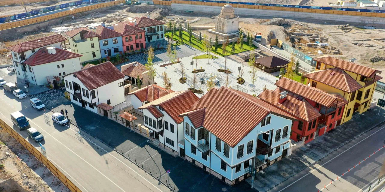 Konya'daki bu yapı Türkiye tarihine geçti. 9 yapı aslına uygun inşa edildi