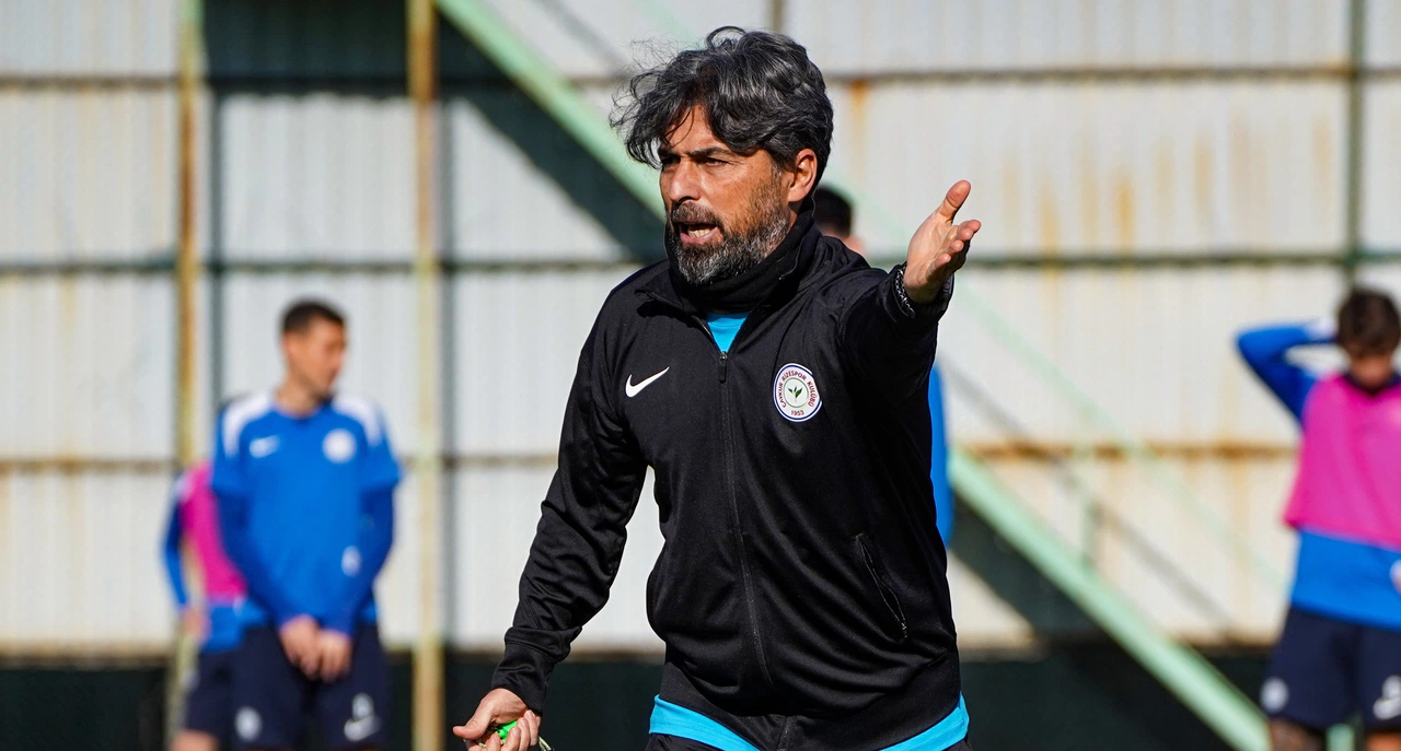 Oyuncularını Konyaspor'a karşı uyardı. İlhan Palut'tan Konyaspor brifingi