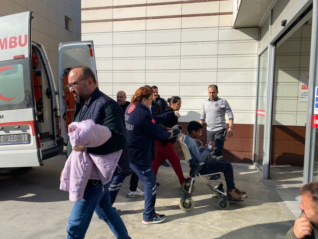 Gıda zehirlenmesi sonrası alarma geçildi. 16 öğrenci hastanelik oldu