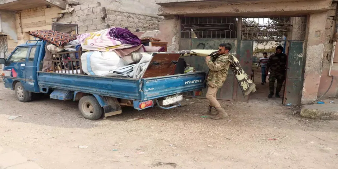 Yılların hasreti son buldu.  Suriyeli aile terk etmek zorunda kaldıkları evlerine geri döndü
