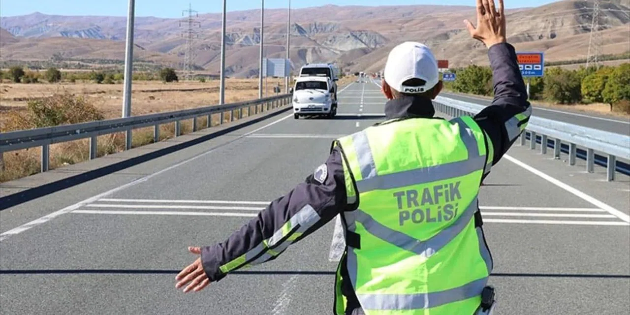 Sol şerit neden sürekli kullanılmaz? Hayat kurtaran kural