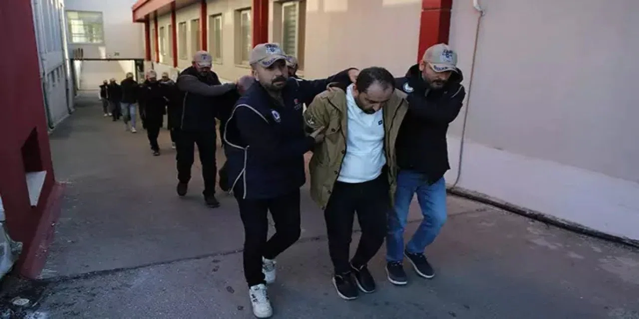 FETÖ operasyonu: 44 şüpheliden 32'si tutuklandı.