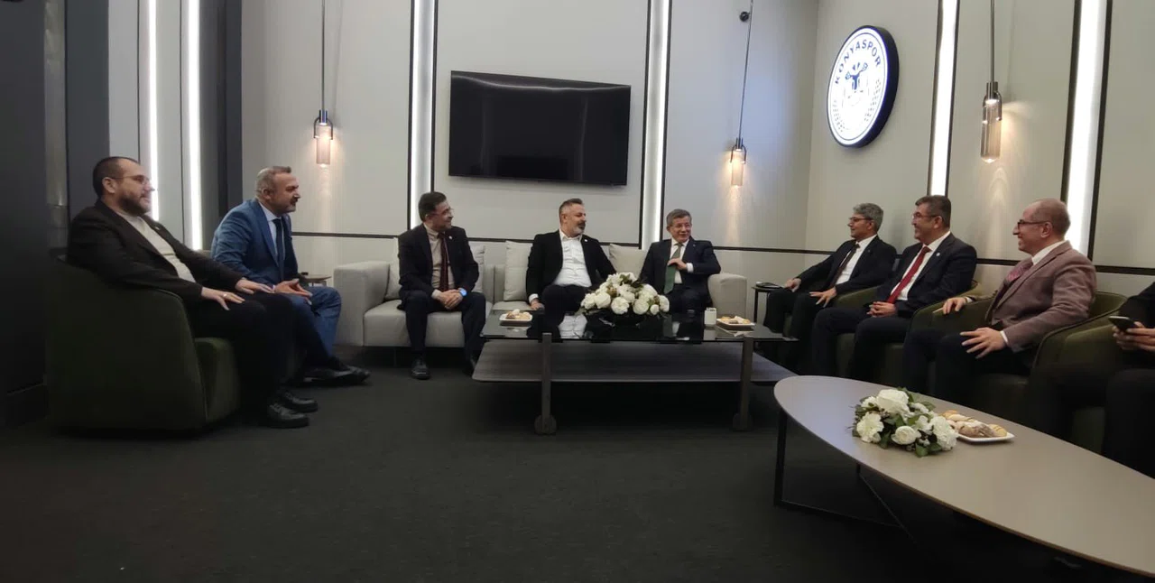 Gelecek Partisi Başkanı Davutoğlu'ndan Konyaspor’a kritik ziyaret