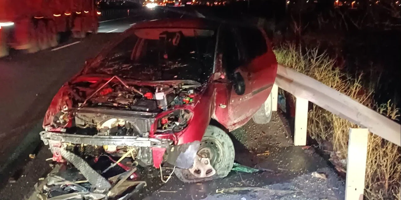 Konya'da otomobil bariyerlere çarptı: 1 yaralı